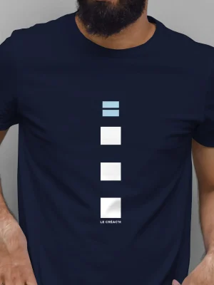 t-shit homme flocké bleu ciel et blanc avec le phare du Créac'h stylisé de l'île de Ouessant
