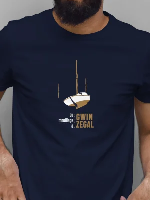 t-shirt homme avec visuel flocage doré et blanc d'un bateau à Gwin Zegal à Plouha