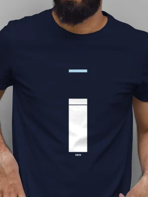 T-shirt homme flocké avec le phare de l'île de Sein très minimaliste. Bleu ciel et blanc.